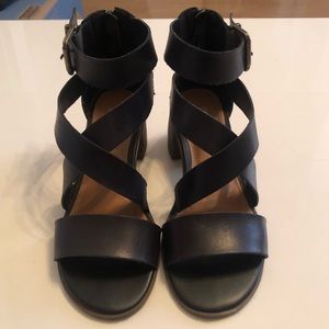 Perfect black summer sandals from Steve Madden!